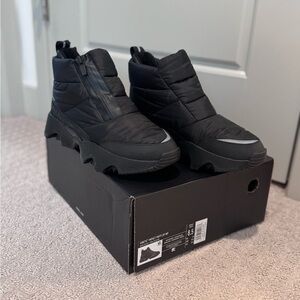 NWT Sorel Kinetic Puffy Zip Waterproof Black Size 8.5